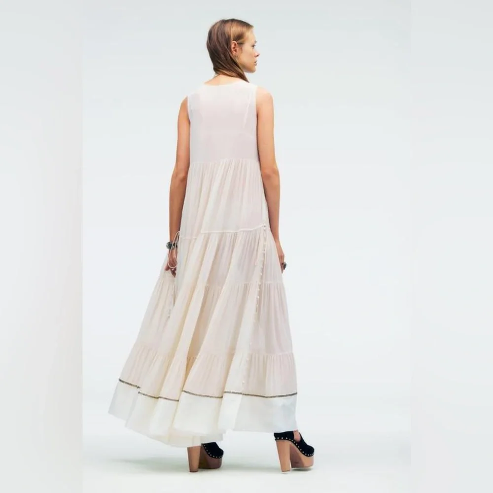 Zara collection 2023 Slip Dress
Cream Maxi Dress
Zara studio - Picture 6 of 16